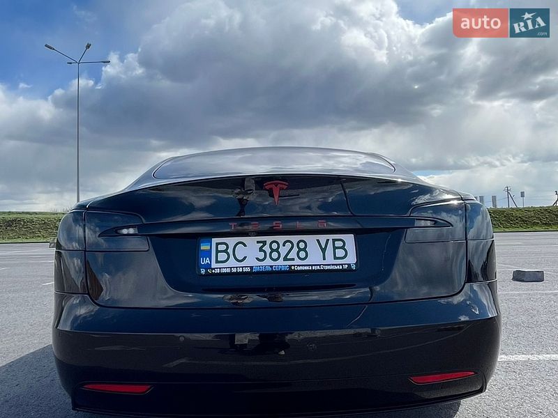 Лифтбек Tesla Model S 2018 в Львове