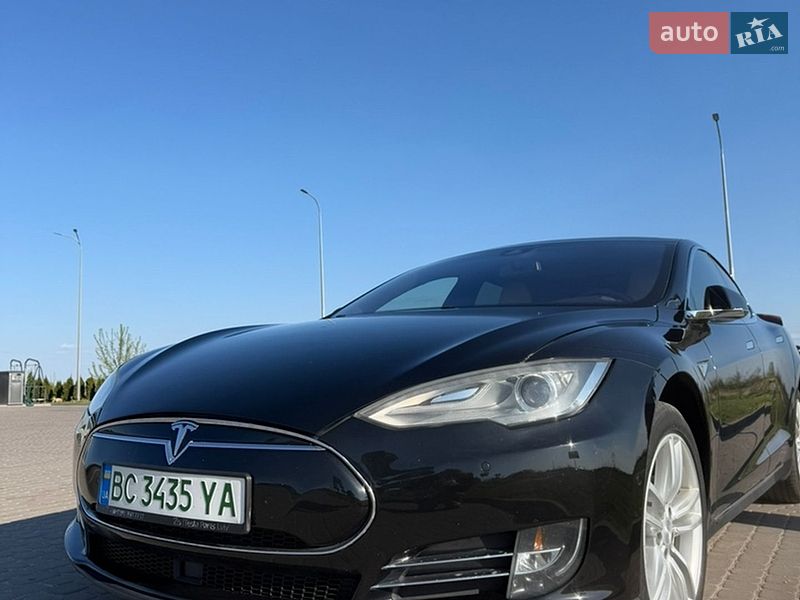 Tesla Model S 2015