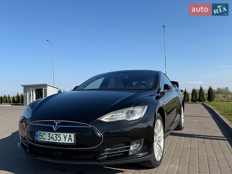 Лифтбек Tesla Model S 2015 в Львове