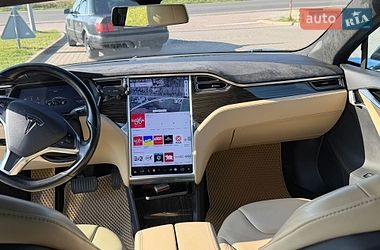 Лифтбек Tesla Model S 2015 в Львове