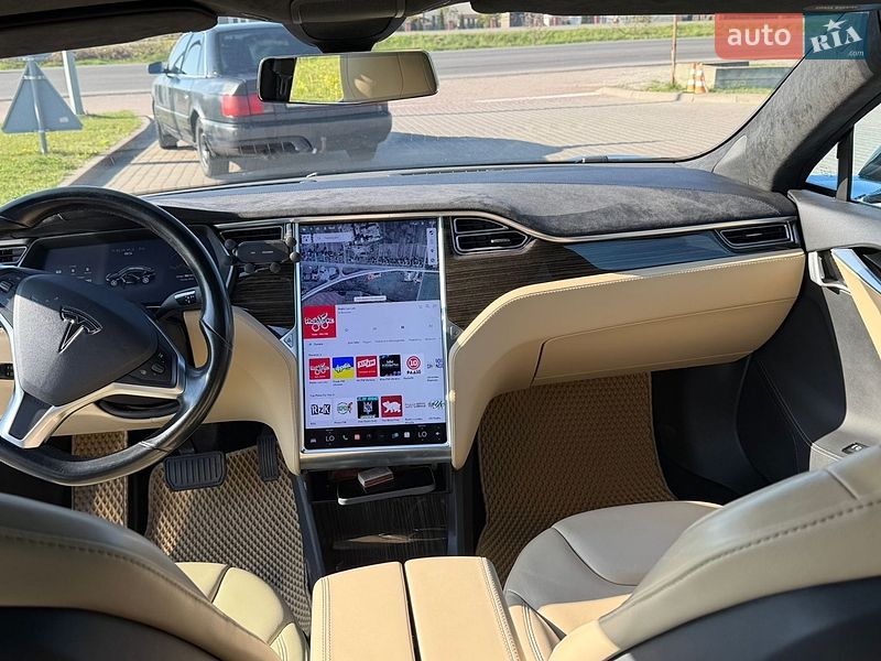 Лифтбек Tesla Model S 2015 в Львове
