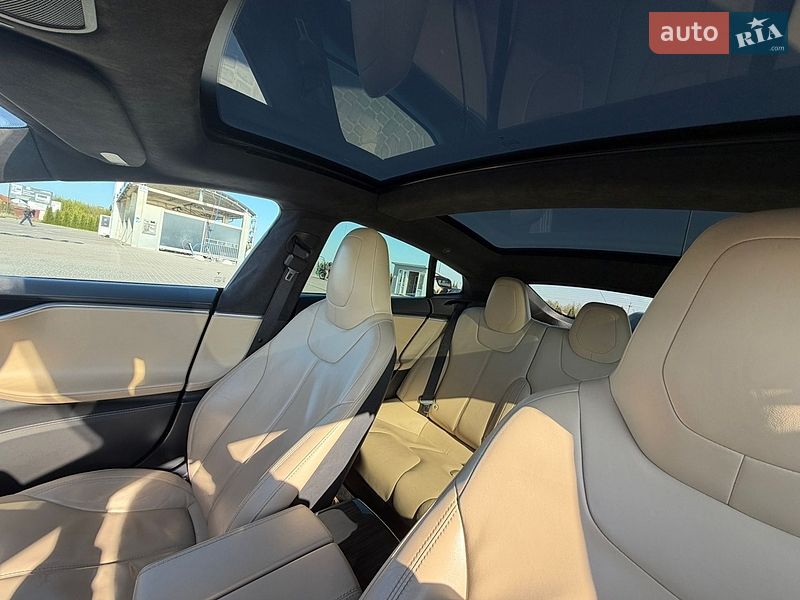 Лифтбек Tesla Model S 2015 в Львове