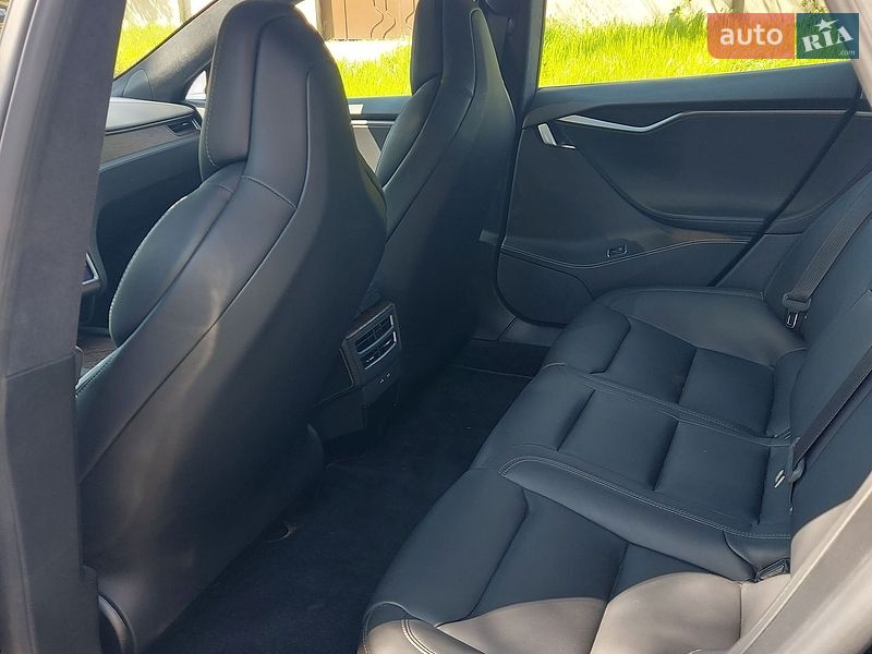 Лифтбек Tesla Model S 2018 в Николаеве