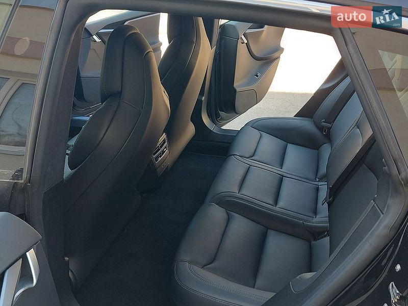 Лифтбек Tesla Model S 2018 в Николаеве