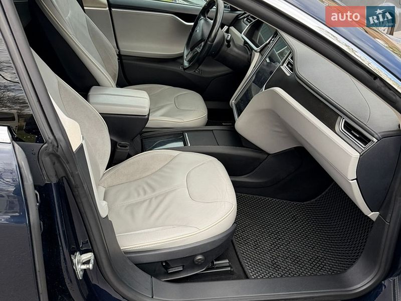 Лифтбек Tesla Model S 2014 в Чернигове