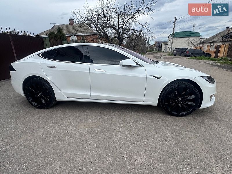 Tesla Model S 2017