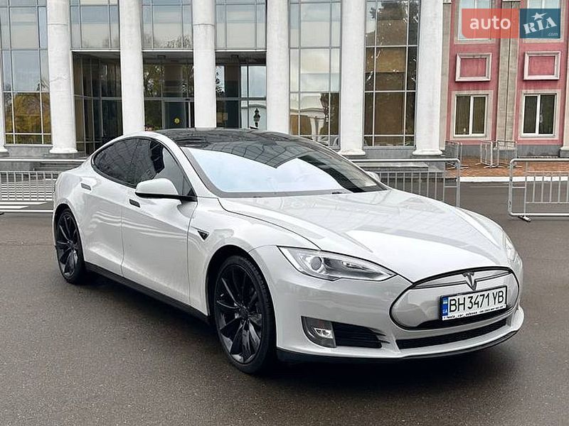 Tesla Model S 2013
