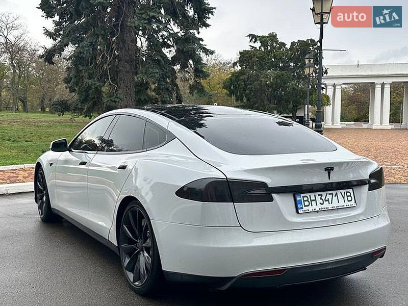 Лифтбек Tesla Model S 2013 в Одессе
