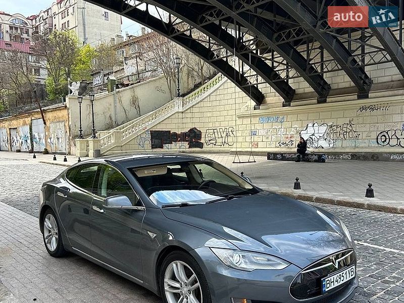Лифтбек Tesla Model S 2013 в Одессе