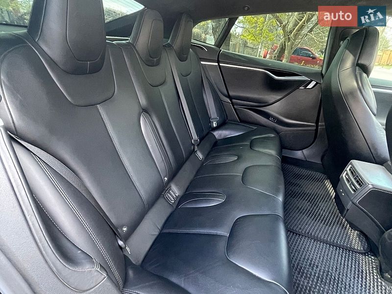 Лифтбек Tesla Model S 2017 в Одессе