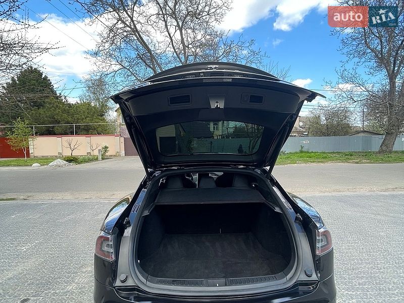 Лифтбек Tesla Model S 2017 в Одессе