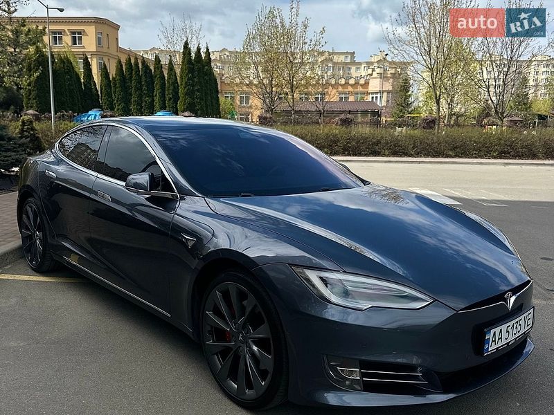 Tesla Model S 2018