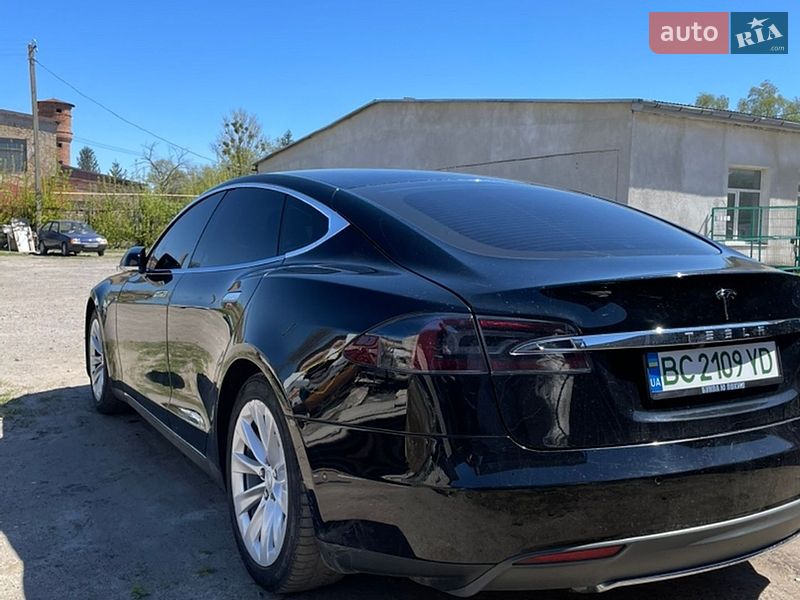 Лифтбек Tesla Model S 2014 в Львове