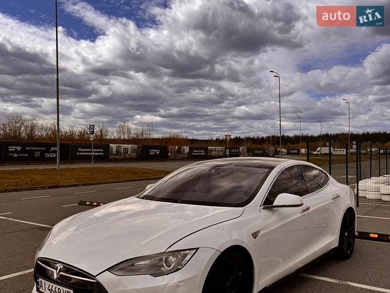 Лифтбек Tesla Model S 2014 в Киеве