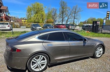 Лифтбек Tesla Model S 2015 в Львове
