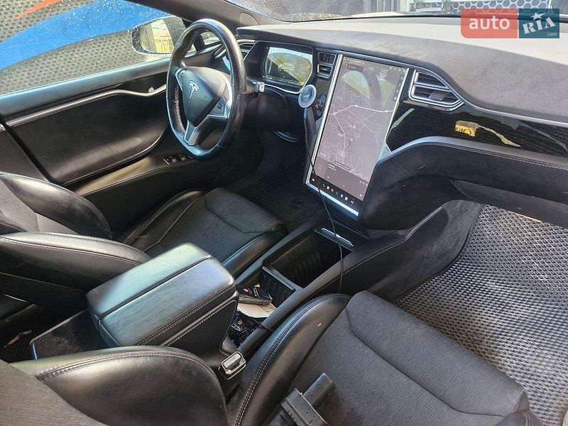 Лифтбек Tesla Model S 2017 в Киеве