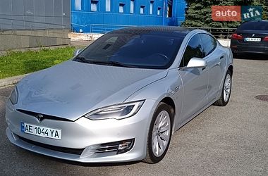 Лифтбек Tesla Model S 2018 в Днепре
