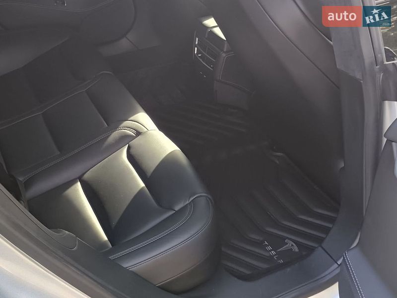 Лифтбек Tesla Model S 2018 в Днепре