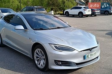Лифтбек Tesla Model S 2018 в Днепре