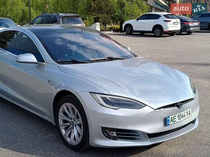 Лифтбек Tesla Model S 2018 в Днепре