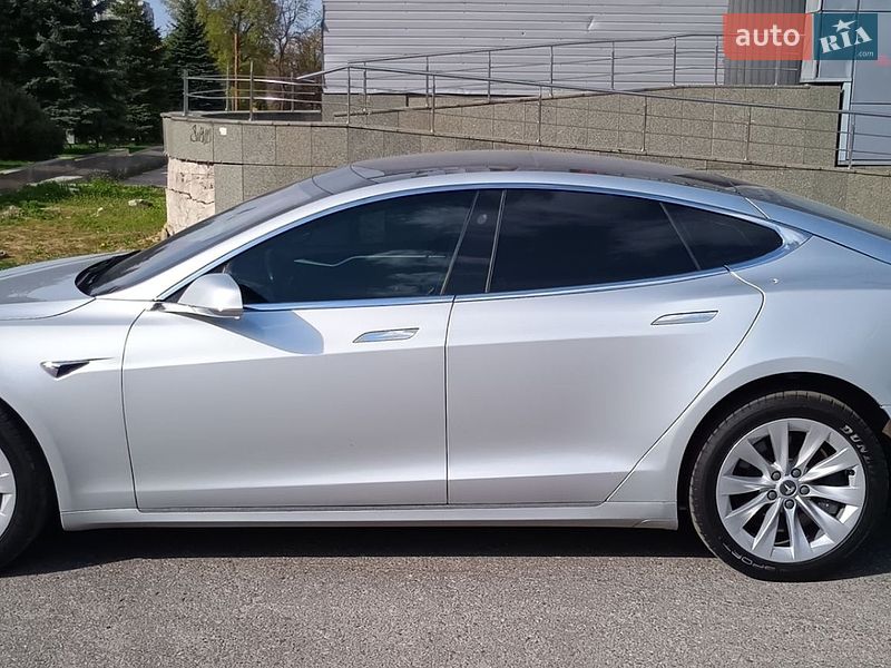 Лифтбек Tesla Model S 2018 в Днепре