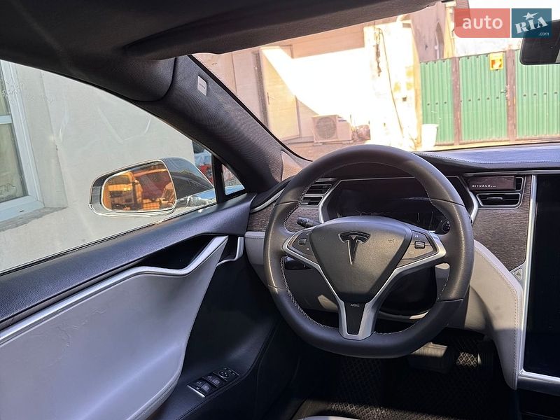 Ліфтбек Tesla Model S 2013 в Дунаївцях