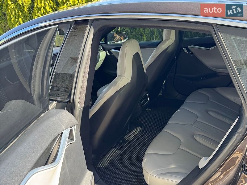 Ліфтбек Tesla Model S 2013 в Дунаївцях