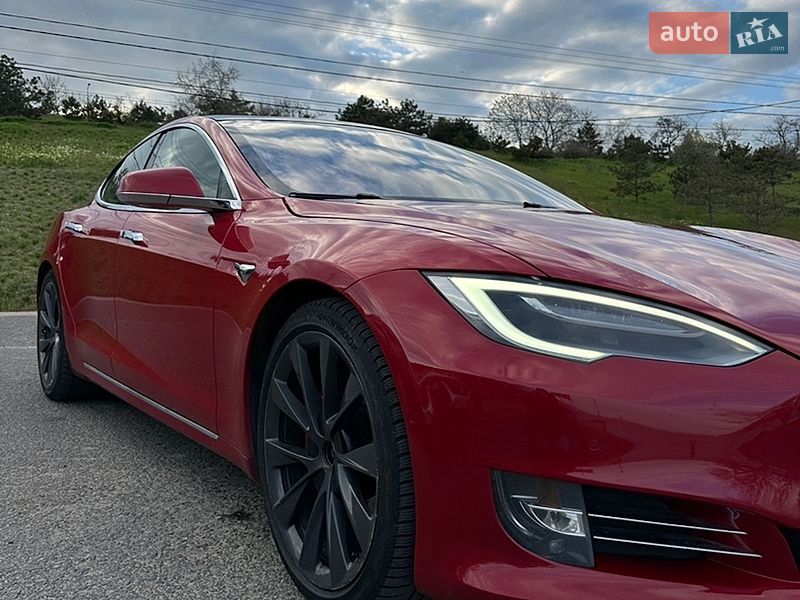 Лифтбек Tesla Model S 2020 в Черноморске