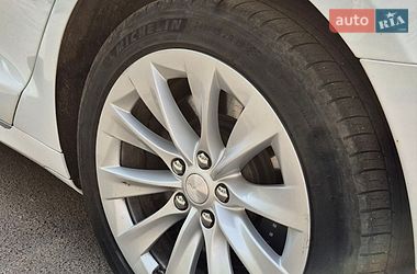 Лифтбек Tesla Model S 2017 в Хмельницком