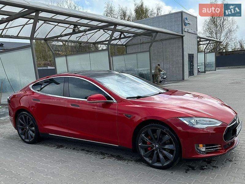 Ліфтбек Tesla Model S 2015 в Житомирі