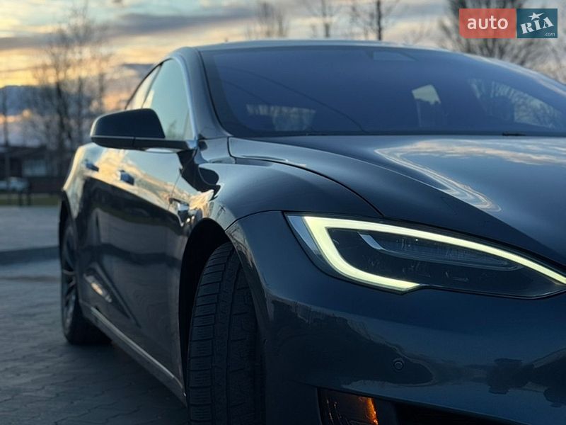 Лифтбек Tesla Model S 2016 в Буче