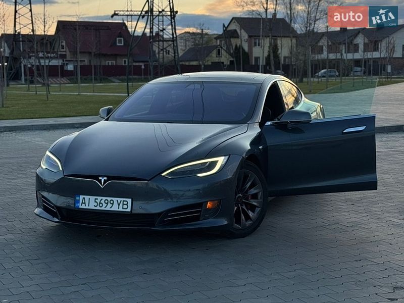 Лифтбек Tesla Model S 2016 в Буче