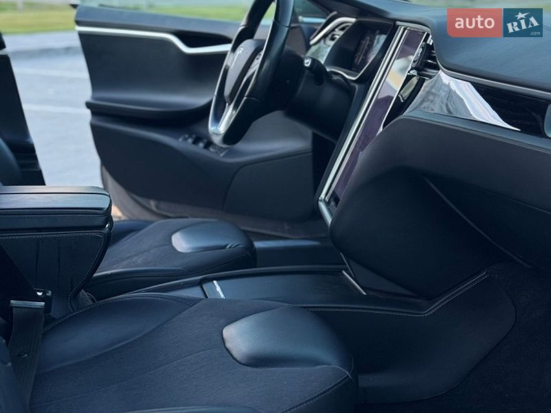 Лифтбек Tesla Model S 2016 в Буче