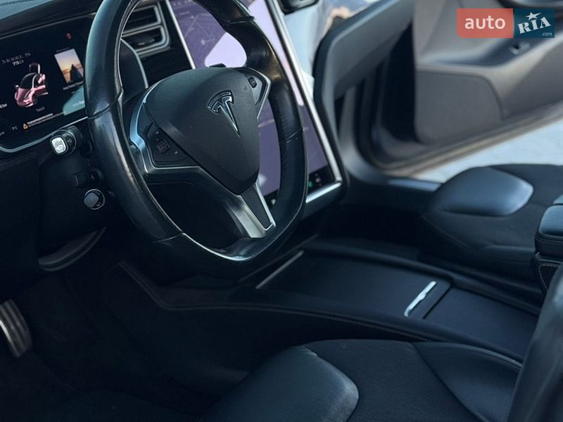 Лифтбек Tesla Model S 2016 в Буче