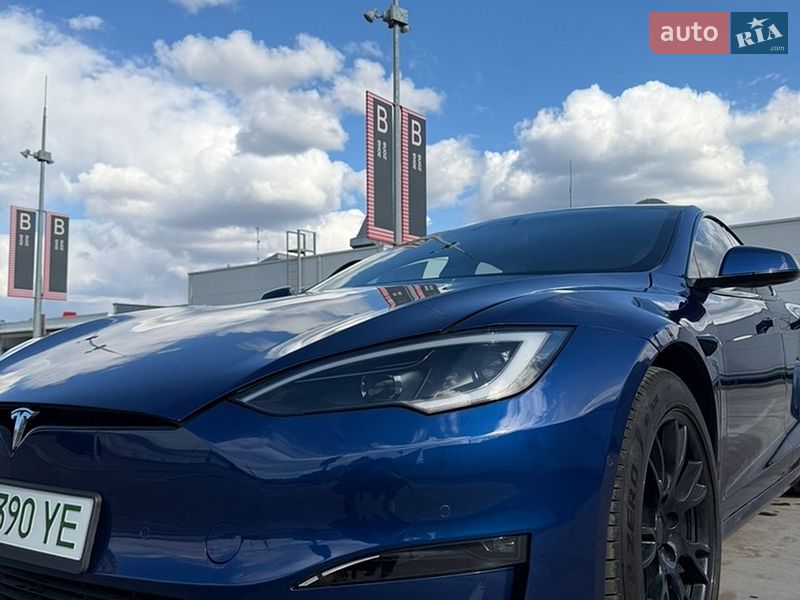 Лифтбек Tesla Model S 2022 в Киеве