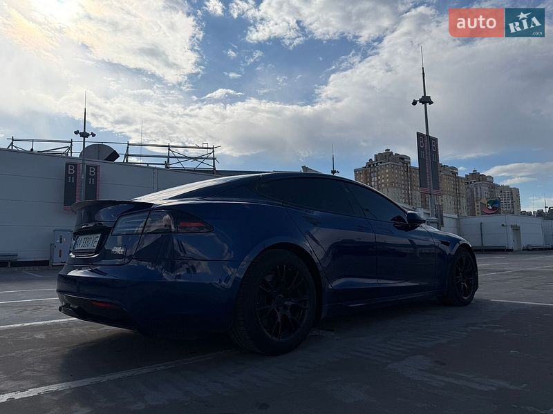 Лифтбек Tesla Model S 2022 в Киеве