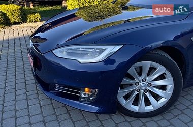 Лифтбек Tesla Model S 2017 в Львове