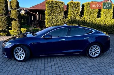 Лифтбек Tesla Model S 2017 в Львове