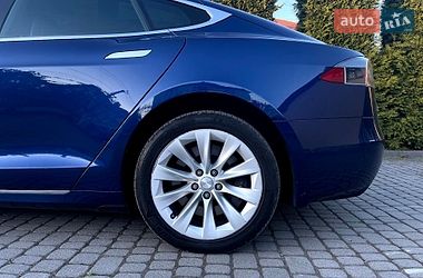 Лифтбек Tesla Model S 2017 в Львове