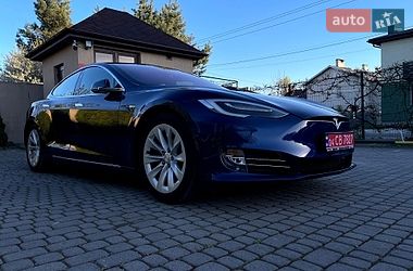 Лифтбек Tesla Model S 2017 в Львове
