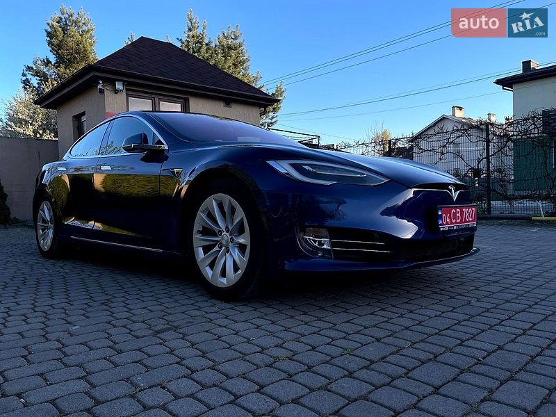 Лифтбек Tesla Model S 2017 в Львове