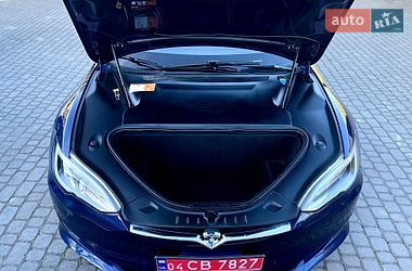 Лифтбек Tesla Model S 2017 в Львове