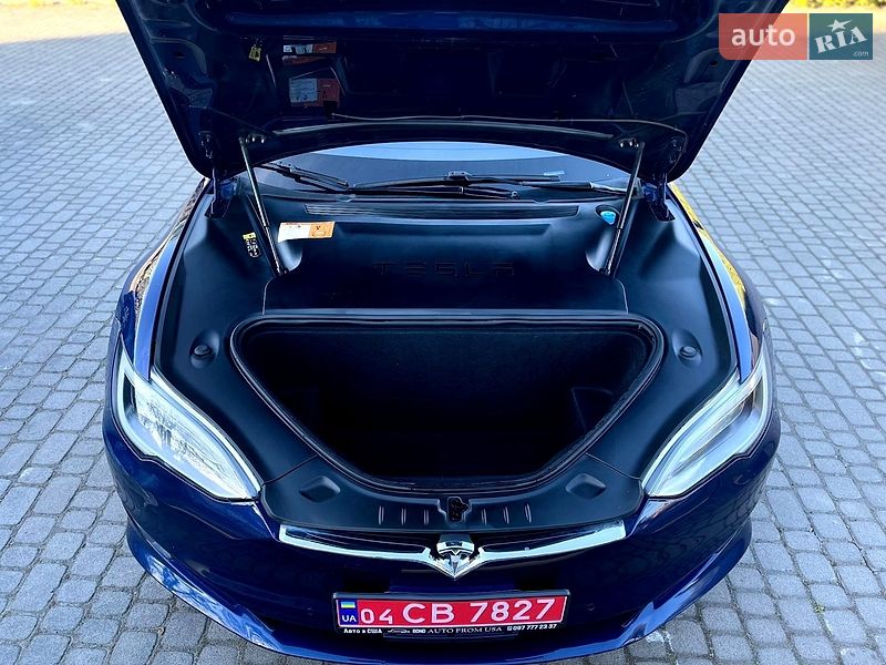 Лифтбек Tesla Model S 2017 в Львове