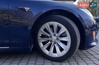 Лифтбек Tesla Model S 2017 в Львове