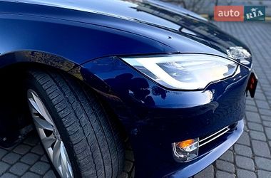 Лифтбек Tesla Model S 2017 в Львове