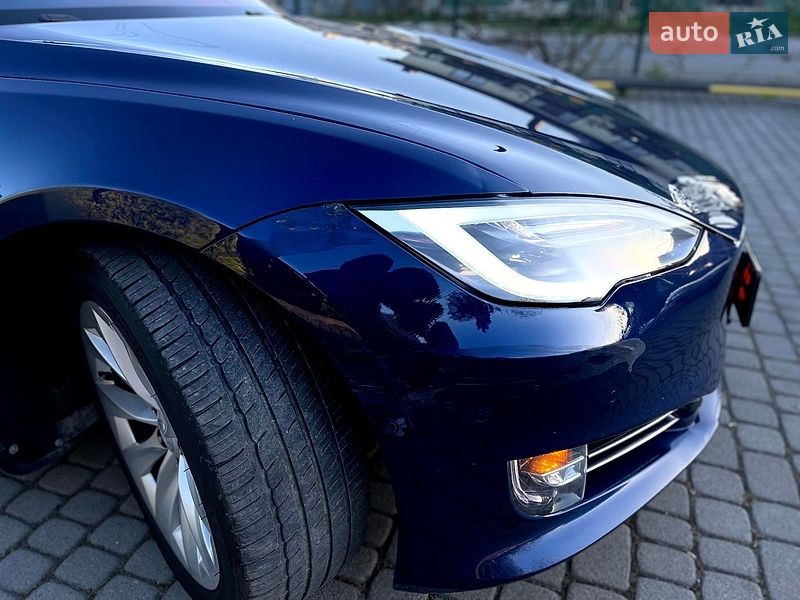 Лифтбек Tesla Model S 2017 в Львове