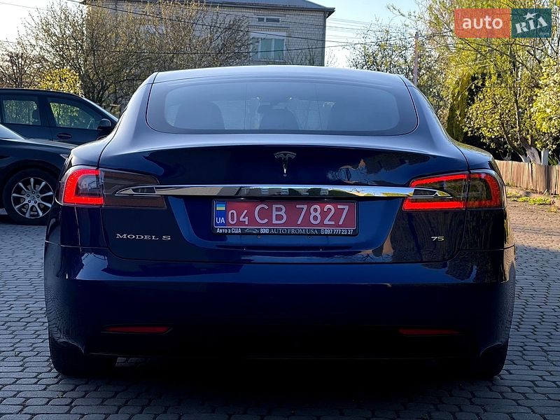 Лифтбек Tesla Model S 2017 в Львове