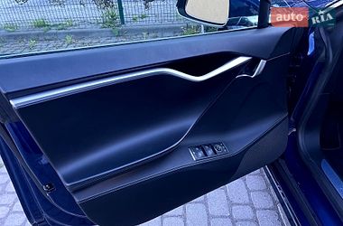 Лифтбек Tesla Model S 2017 в Львове