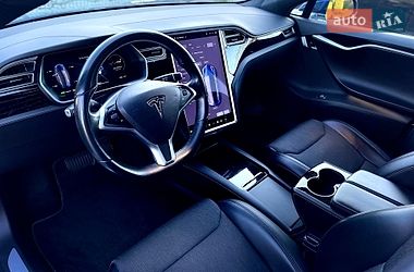 Лифтбек Tesla Model S 2017 в Львове