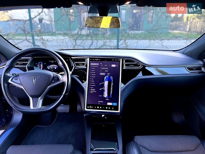 Лифтбек Tesla Model S 2017 в Львове